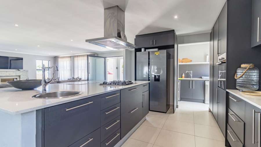 4 Bedroom Property for Sale in Grotto Bay Western Cape